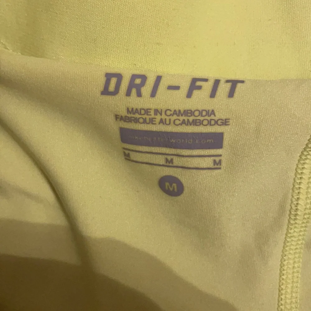Nike size medium dri fit workout shorts - Picture 2 of 3